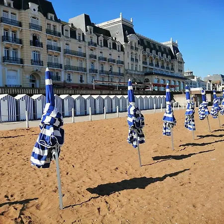 Cathy D Hotes לינה וארוחת בוקר 3*