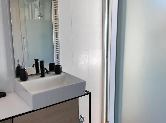 לינה וארוחת בוקר Cathy D Hotes