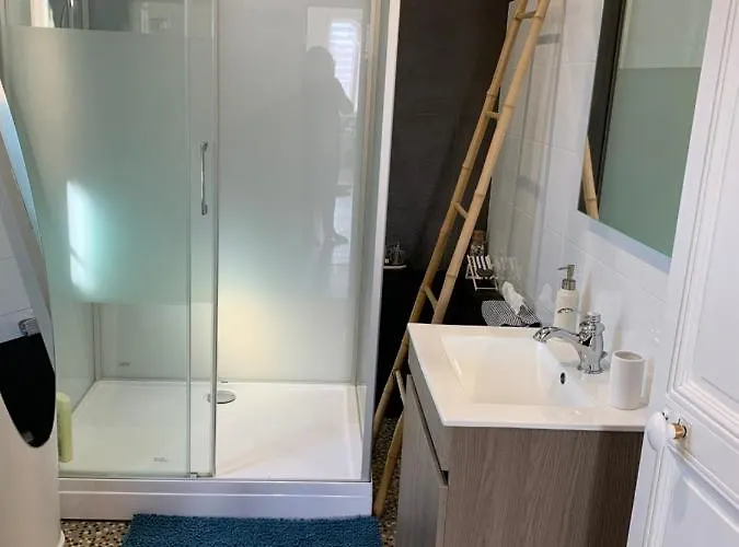 לינה וארוחת בוקר Cathy D Hotes