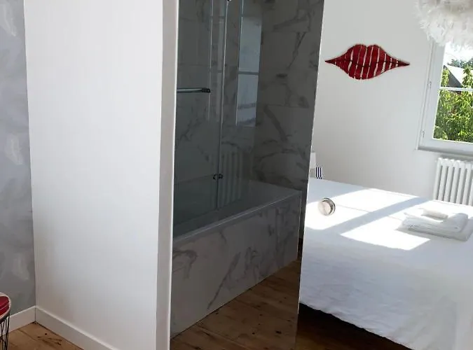 Cathy D Hotes לינה וארוחת בוקר 3*